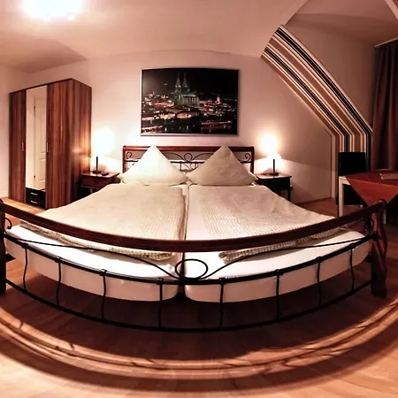 Guest house Balthasar Neumann Speiserei & Gaestehaus - Zentrum -e-ladestation, Naehe Phantasialand 2*