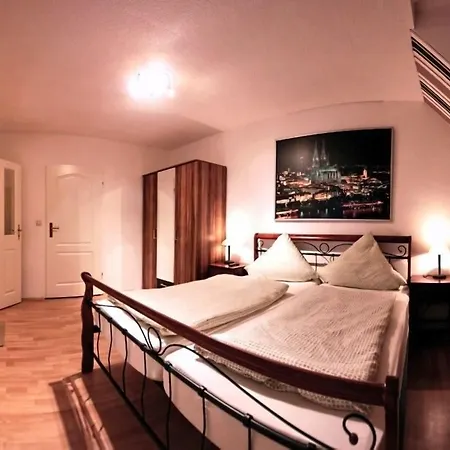 Balthasar Neumann Speiserei & Gaestehaus - Zentrum -e-ladestation, Naehe Phantasialand Brühl