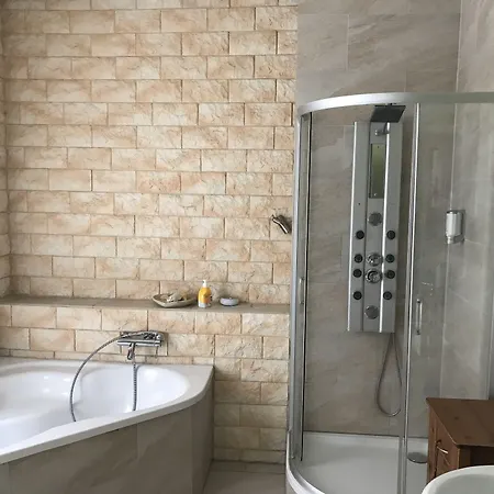 Penzion Balthasar Neumann Speiserei & Gaestehaus - Zentrum -e-ladestation, Naehe Phantasialand