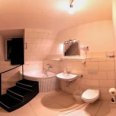 Balthasar Neumann Speiserei & Gaestehaus - Zentrum -e-ladestation, Naehe Phantasialand Penzion