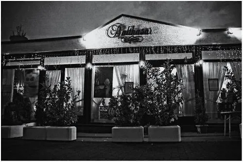 Gasthof Balthasar Neumann Speiserei&gästehaus - Zentrum -e-ladestation, Nähe Phantasialand Brühl