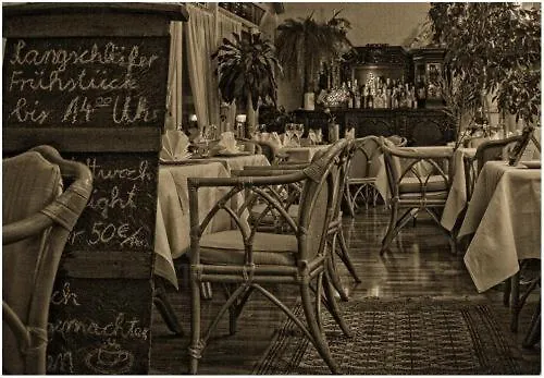 Balthasar Neumann Speiserei & Gaestehaus - Zentrum -e-ladestation, Naehe Phantasialand Casa de hóspedes Brühl