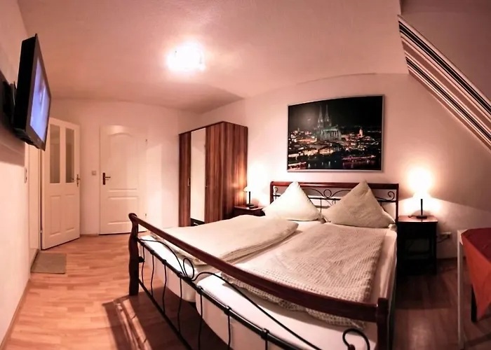 Balthasar Neumann Speiserei&gästehaus - Zentrum -e-ladestation, Nähe Phantasialand Brühl