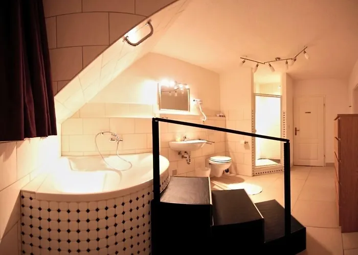 Balthasar Neumann Speiserei&gästehaus - Zentrum -e-ladestation, Nähe Phantasialand Brühl