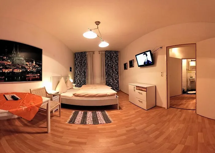 Balthasar Neumann Speiserei&gästehaus - Zentrum -e-ladestation, Nähe Phantasialand Brühl