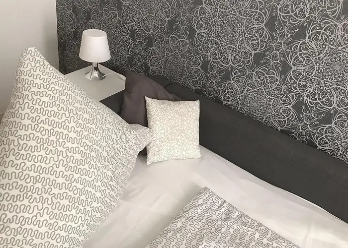 Balthasar Neumann Speiserei&gästehaus - Zentrum -e-ladestation, Nähe Phantasialand 2* Brühl