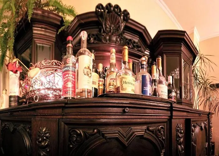 Gasthof Balthasar Neumann Speiserei&gästehaus - Zentrum -e-ladestation, Nähe Phantasialand Brühl